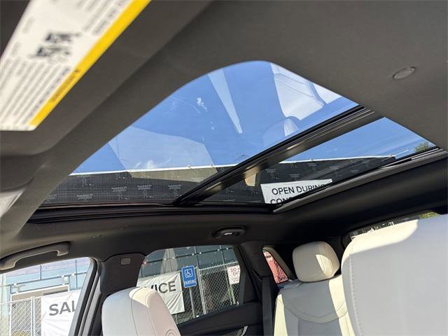 New 2025 Cadillac XT5 Sportv image 17