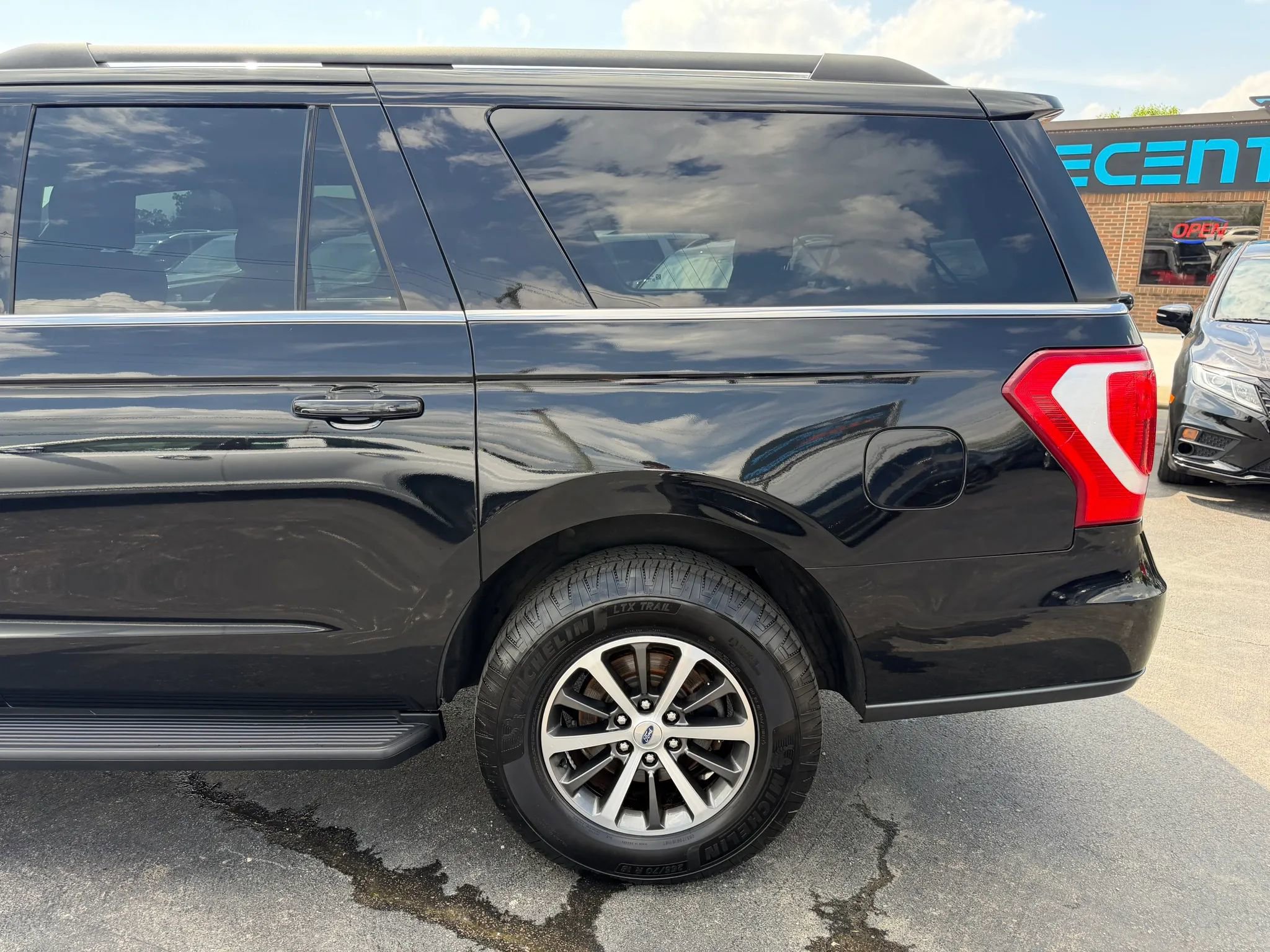 Used 2019 Ford Expedition Max XLT AWD/4WD image 53