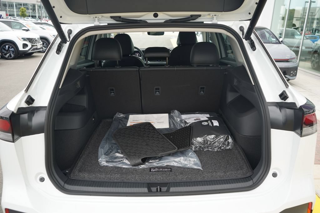 New 2026 Volkswagen Tiguan SE AWD/4WD image 11