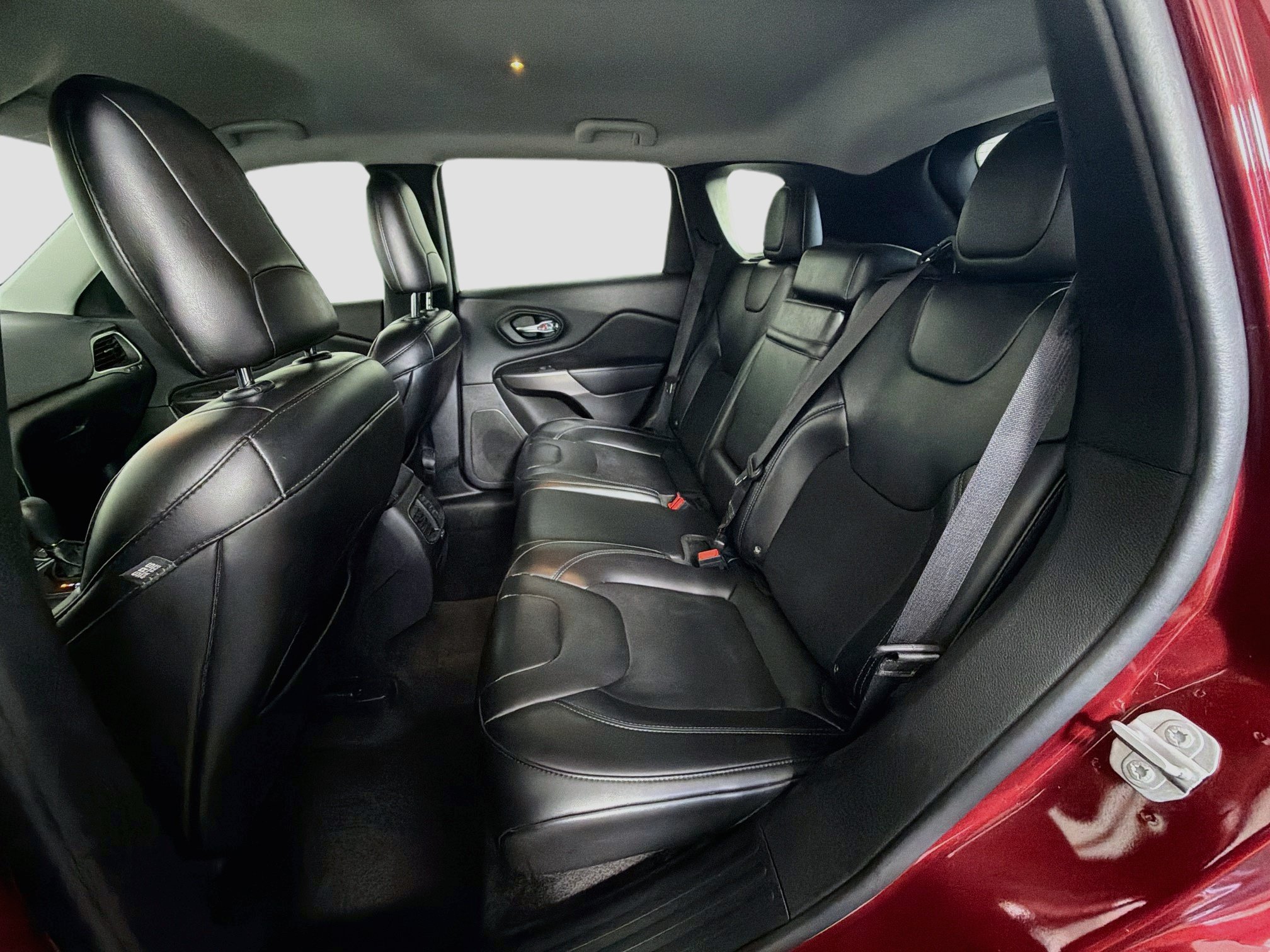 Used 2019 Jeep Cherokee Latitude Plus FWD image 28