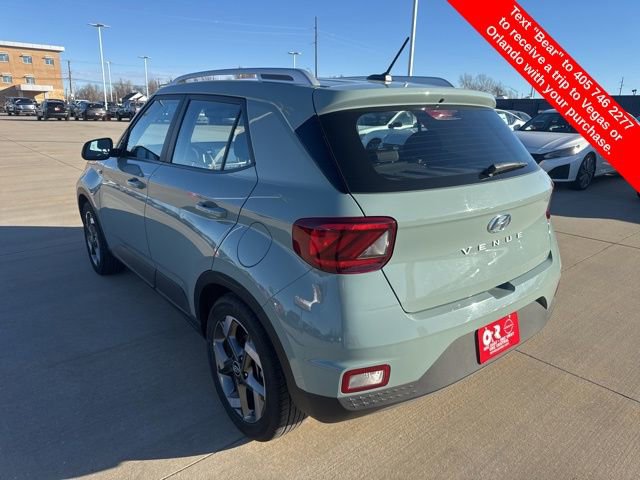 Used 2025 Hyundai Venue SEL image 3