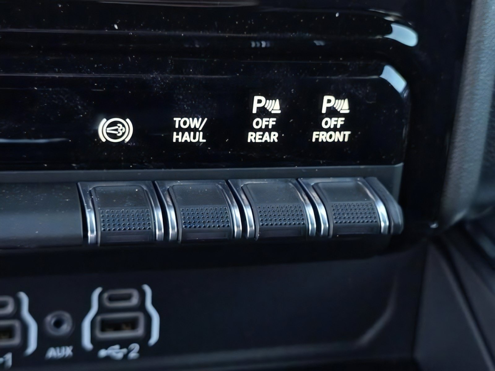 New 2026 RAM 2500 Laramie w/ Night Edition AWD/4WD image 21