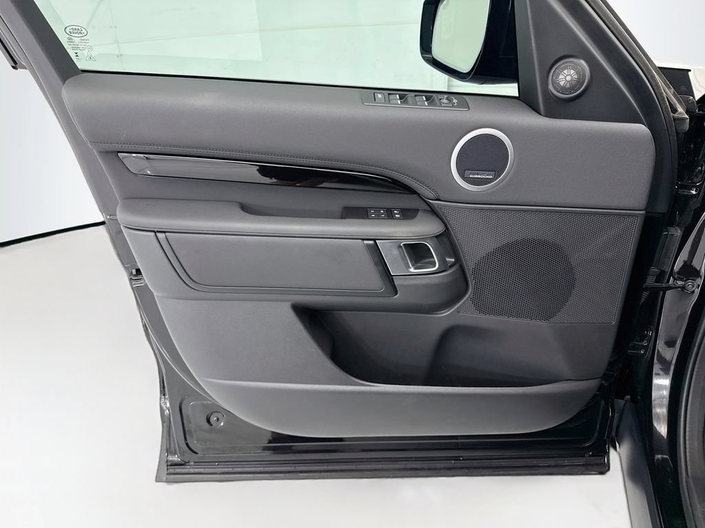 Certified 2025 Land Rover Discovery S AWD/4WD image 23