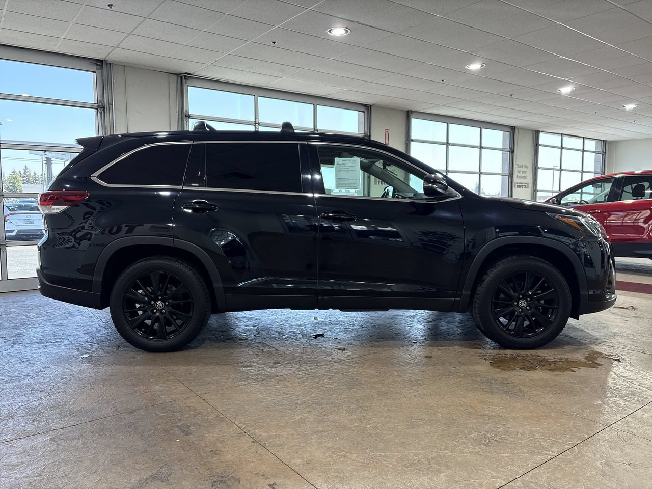 Certified 2019 Toyota Highlander SE FWD image 3