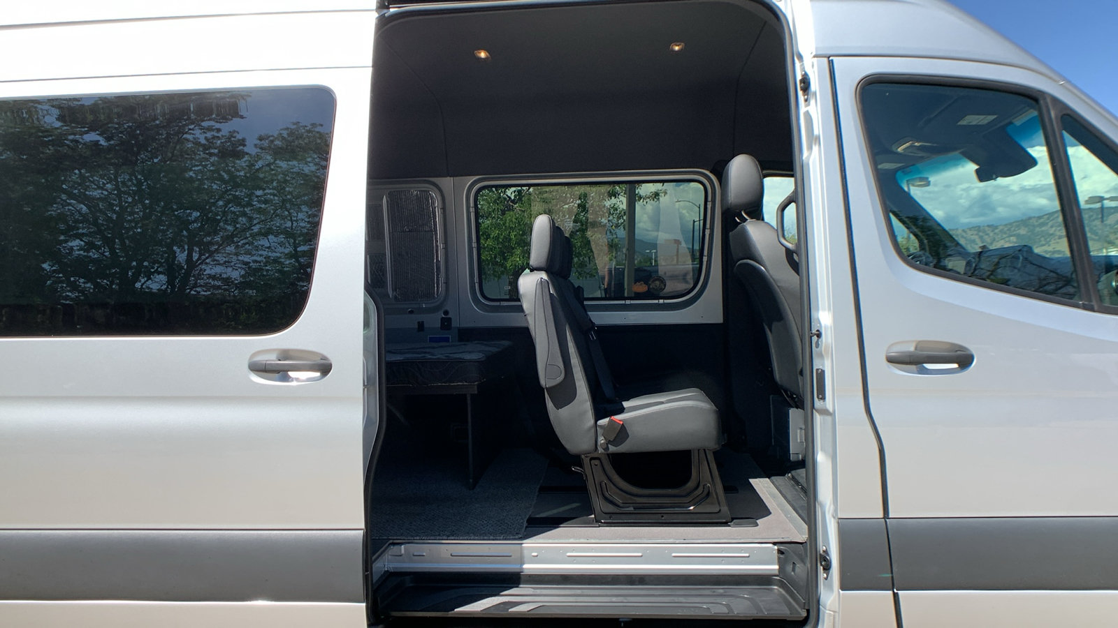 Used 2024 Mercedes-Benz Sprinter 2500 image 19