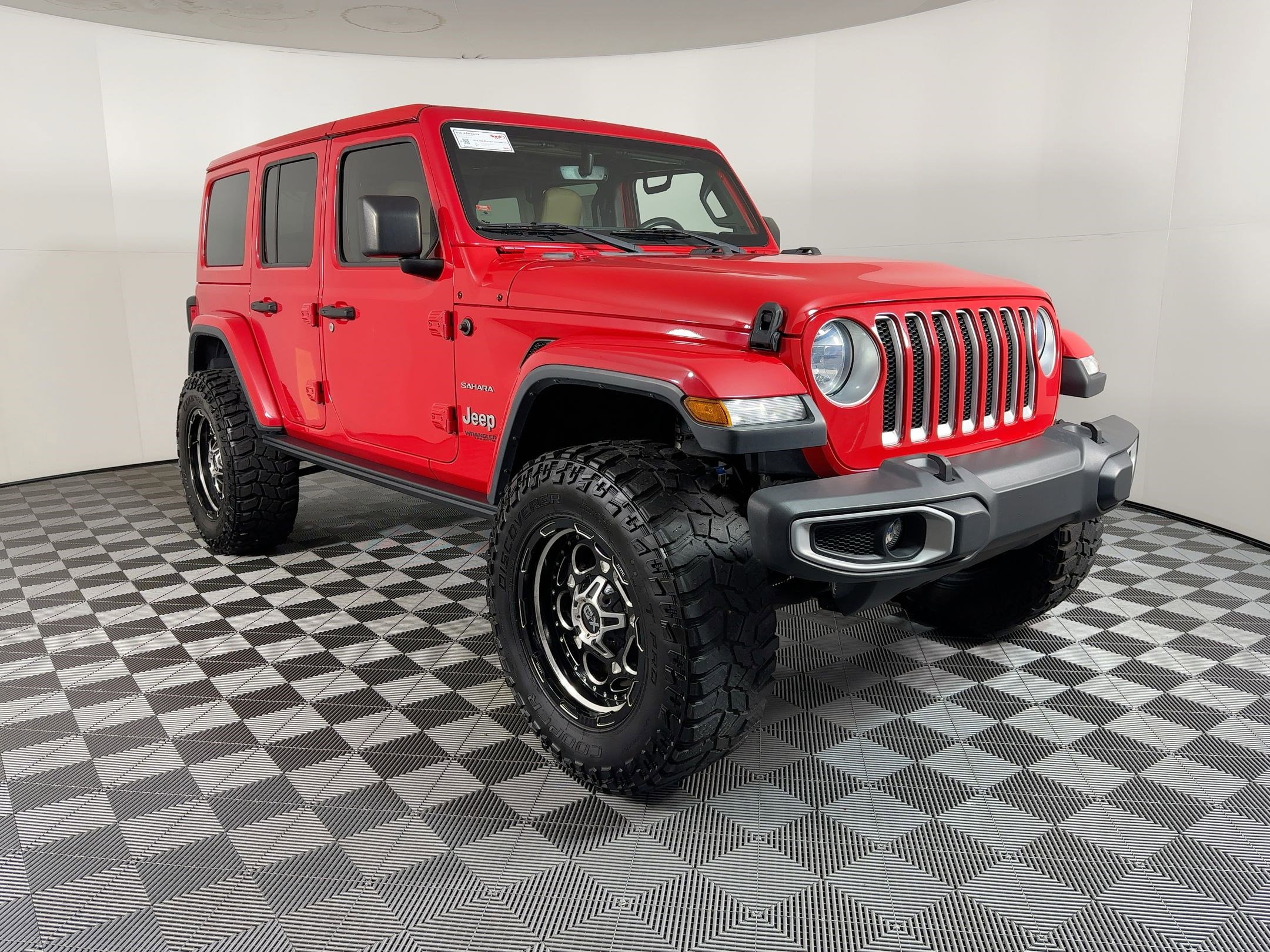 Used 2018 Jeep Wrangler Unlimited Sahara image 7