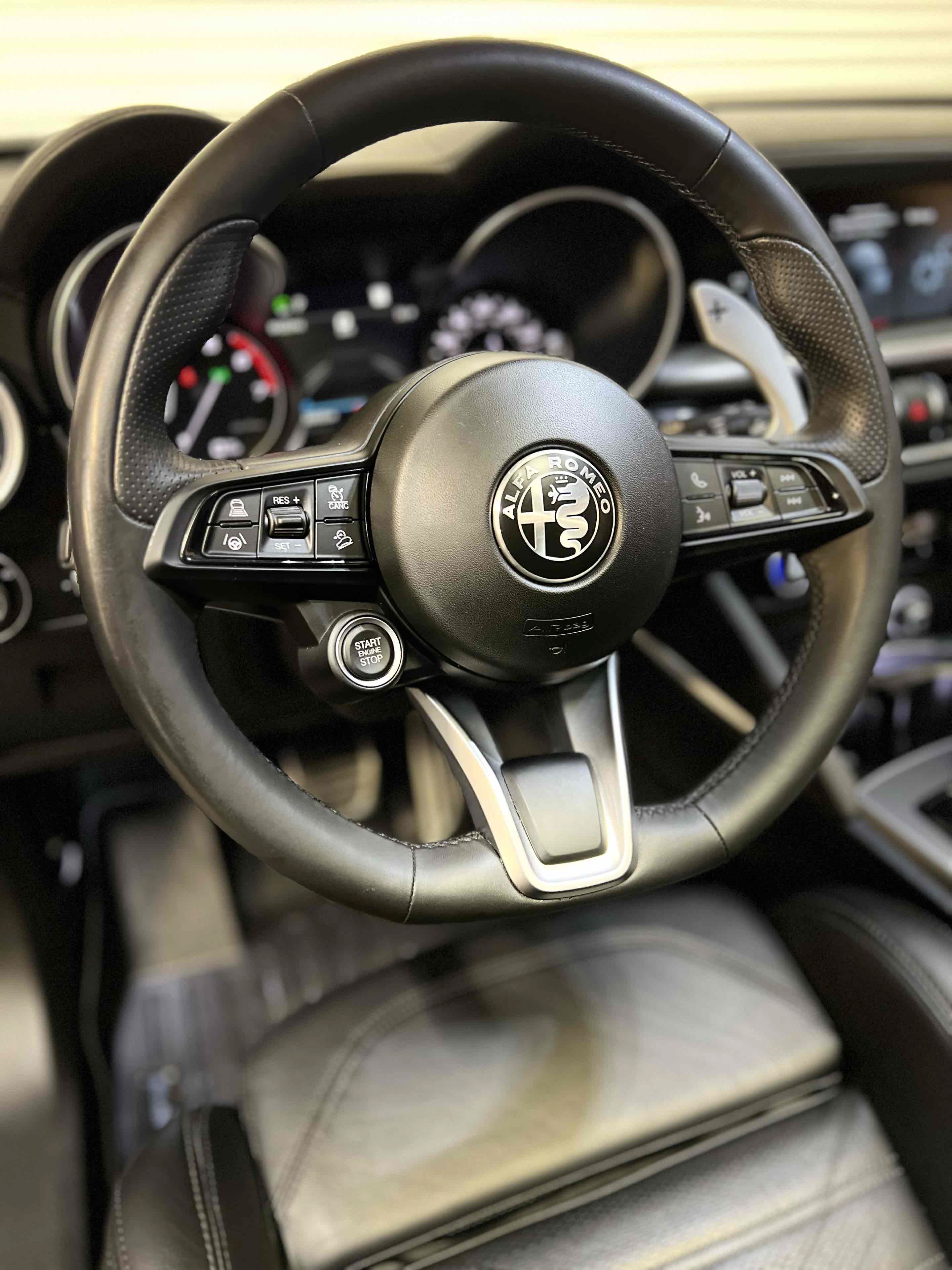 Used 2023 Alfa Romeo Stelvio Veloce AWD/4WD image 36