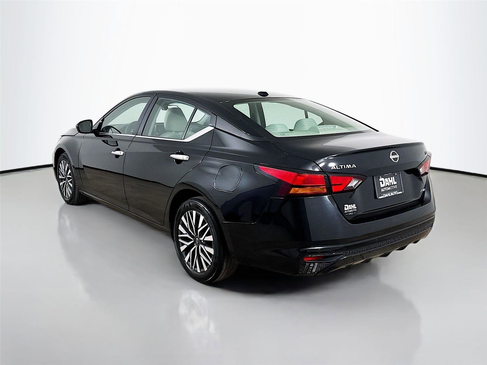 Used 2024 Nissan Altima 2.5 SV AWD/4WD image 10