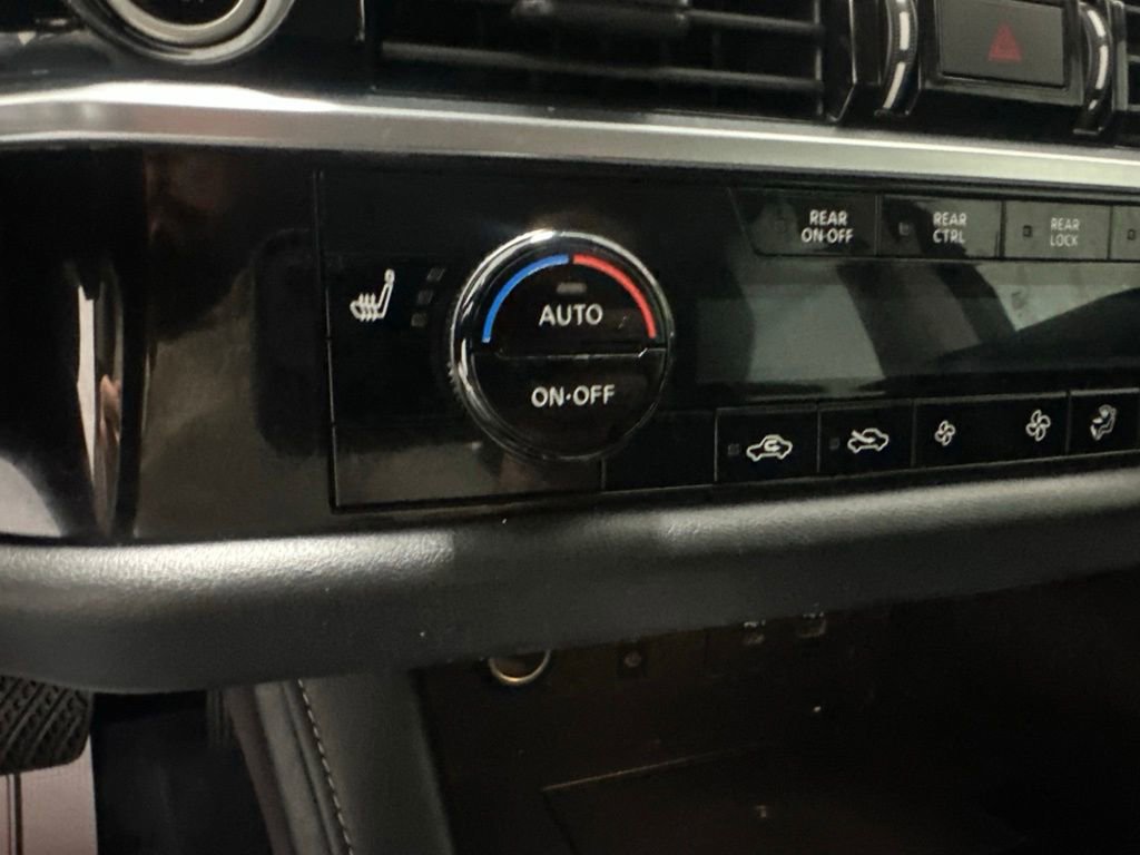 Used 2023 Nissan Pathfinder SL w/ Lighting Package (N92) AWD/4WD image 16