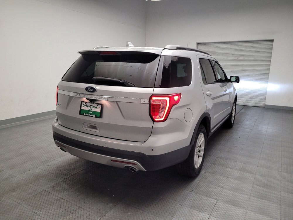 Used 2016 Ford Explorer XLT w/ Equipment Group 201A FWD image 9