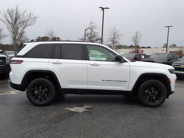 New 2026 Jeep Grand Cherokee Altitude RWD image 3