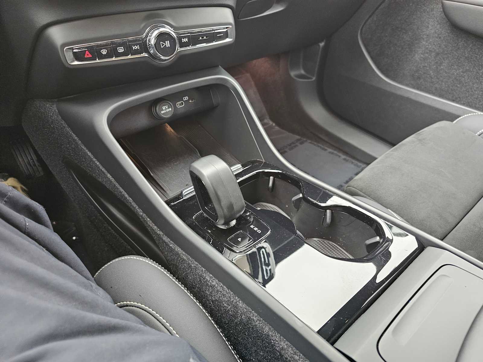 Certified 2023 Volvo XC40 Recharge Plus image 27