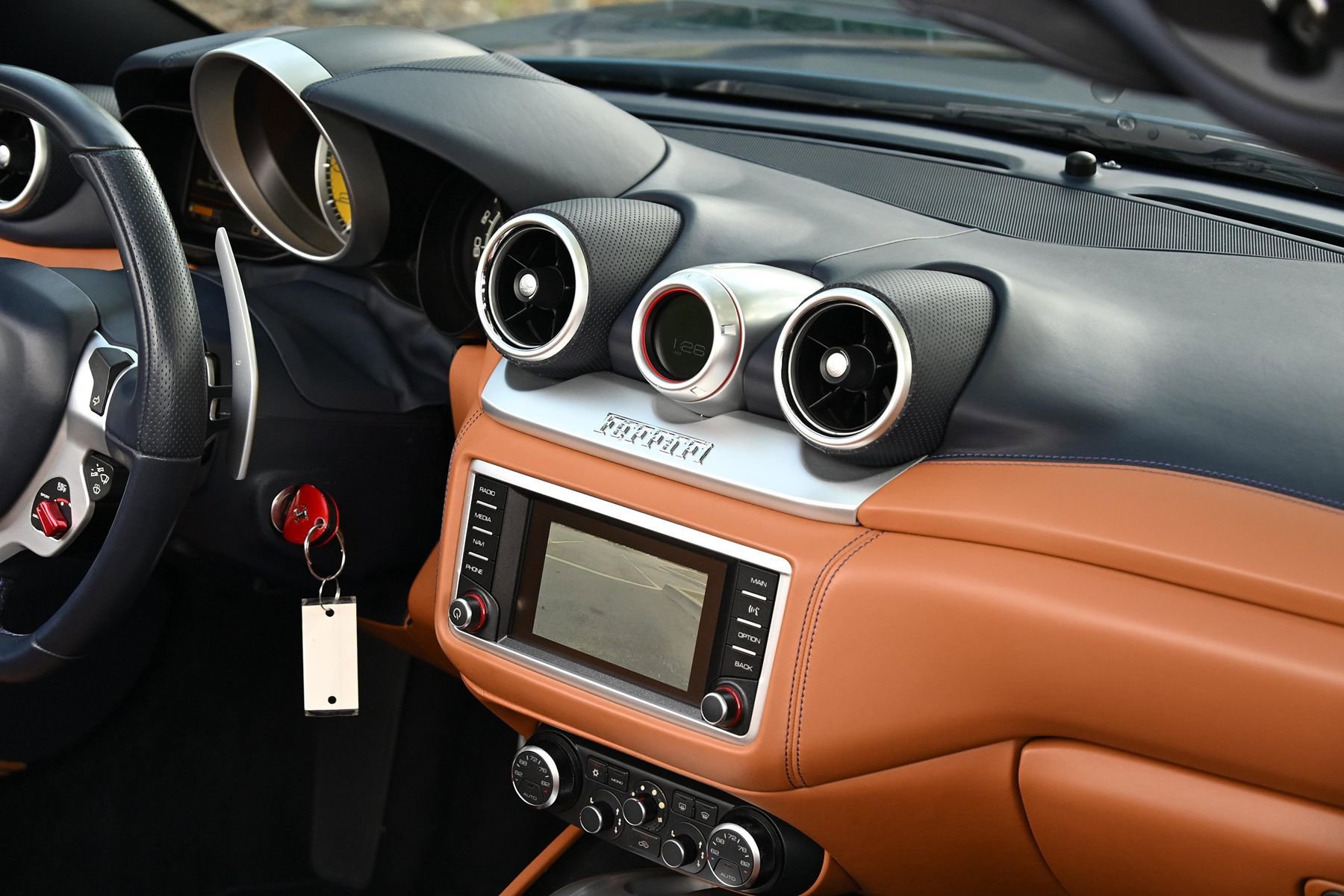 Used 2015 Ferrari California T RWD image 48