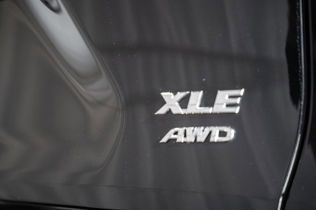 Used 2020 Toyota RAV4 XLE Premium image 7