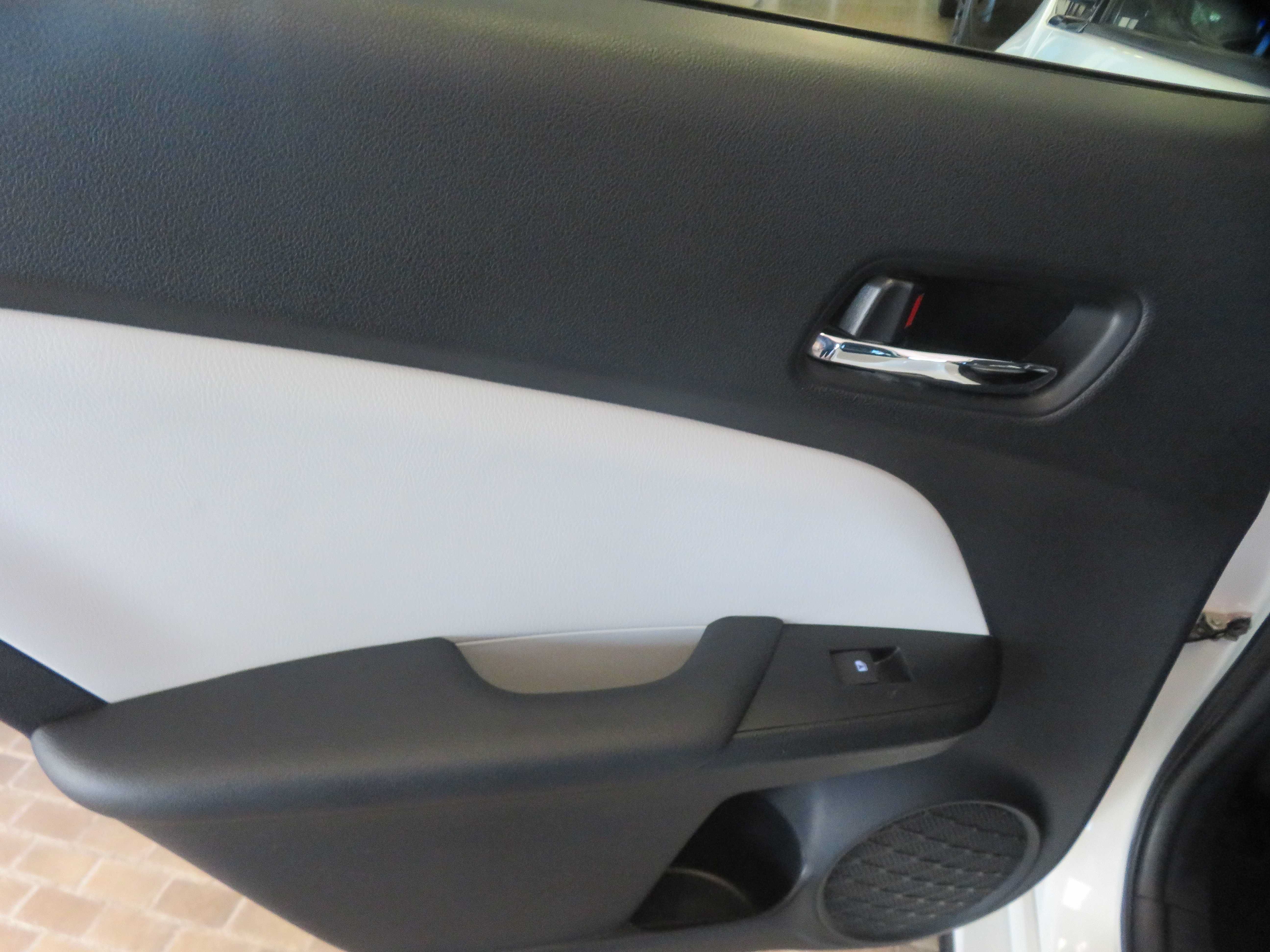 Used 2017 Toyota Prius Four Touring w/ Appearance Package FWD image 18