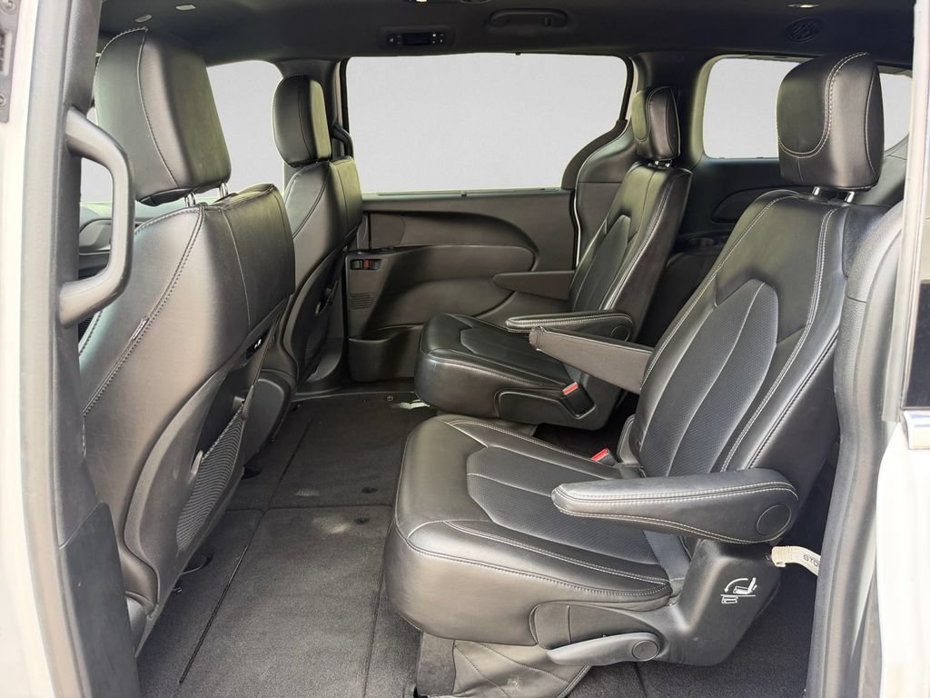 Used 2025 Chrysler Pacifica Select FWD image 26