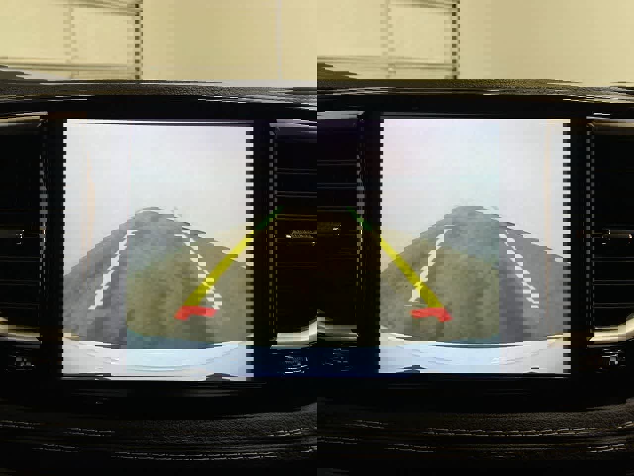 Used 2024 Chrysler Pacifica Select image 26