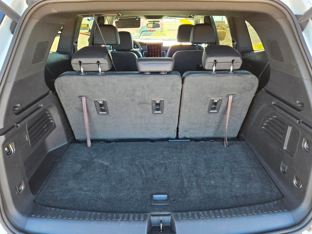 Used 2024 GMC Acadia Elevation image 11