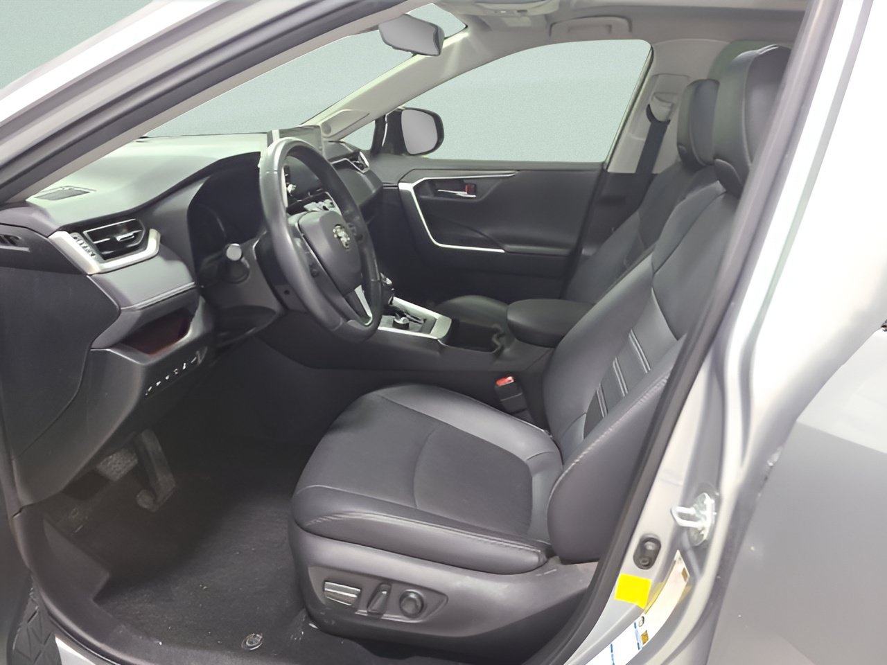 Used 2022 Toyota RAV4 Limited AWD/4WD image 18