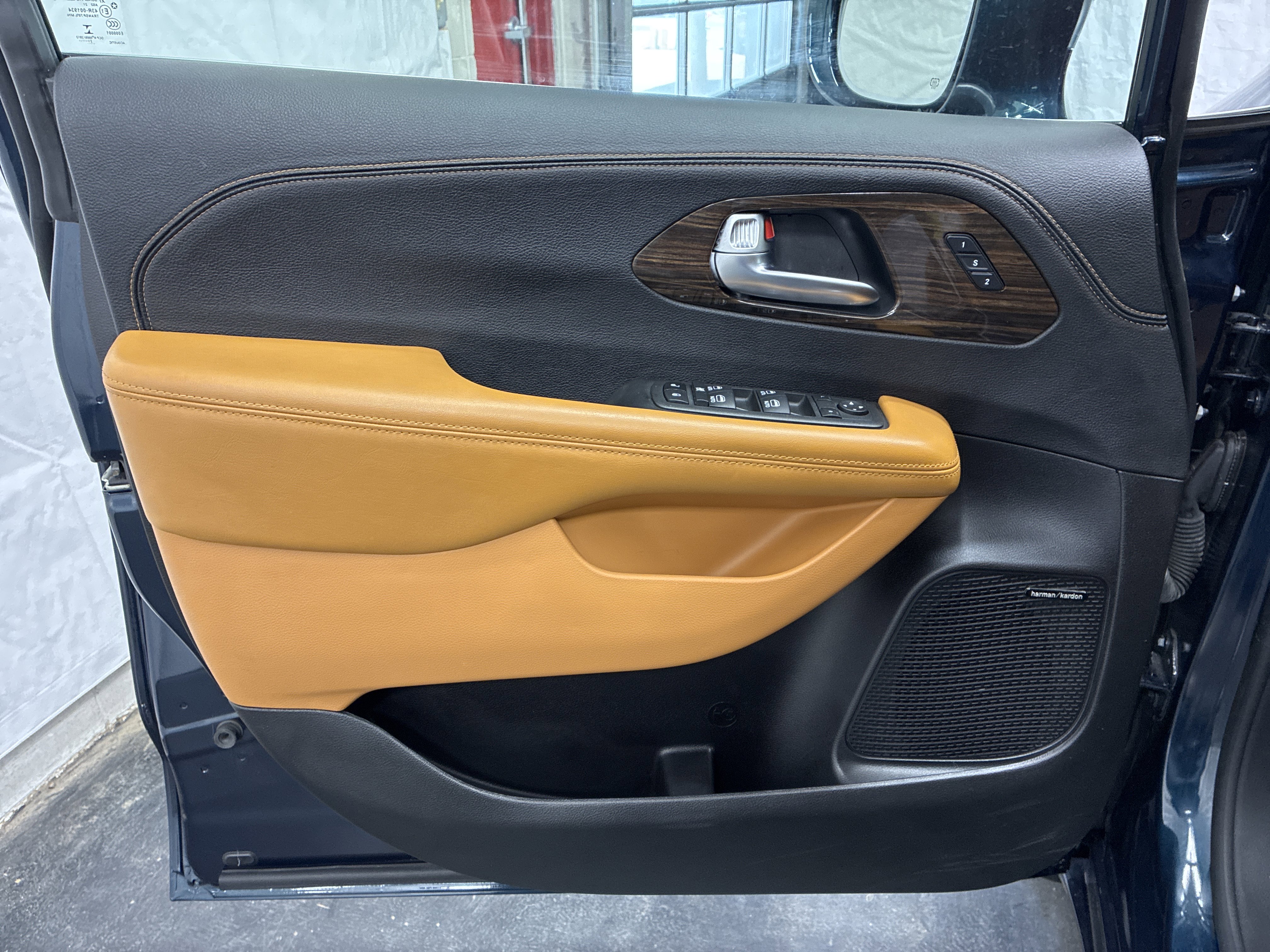 Certified 2022 Chrysler Pacifica Pinnacle AWD/4WD image 18