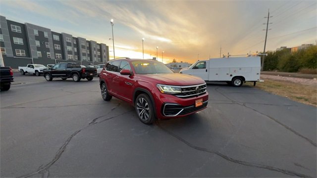 Used 2022 Volkswagen Atlas SEL Premium image 2