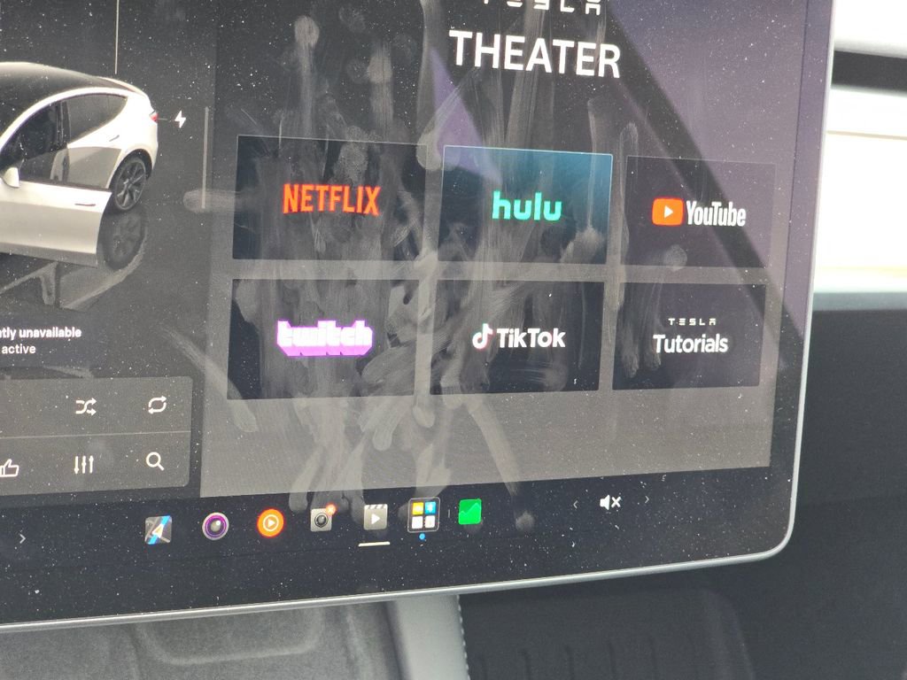 Used 2025 Tesla Model Y Long Range RWD image 28