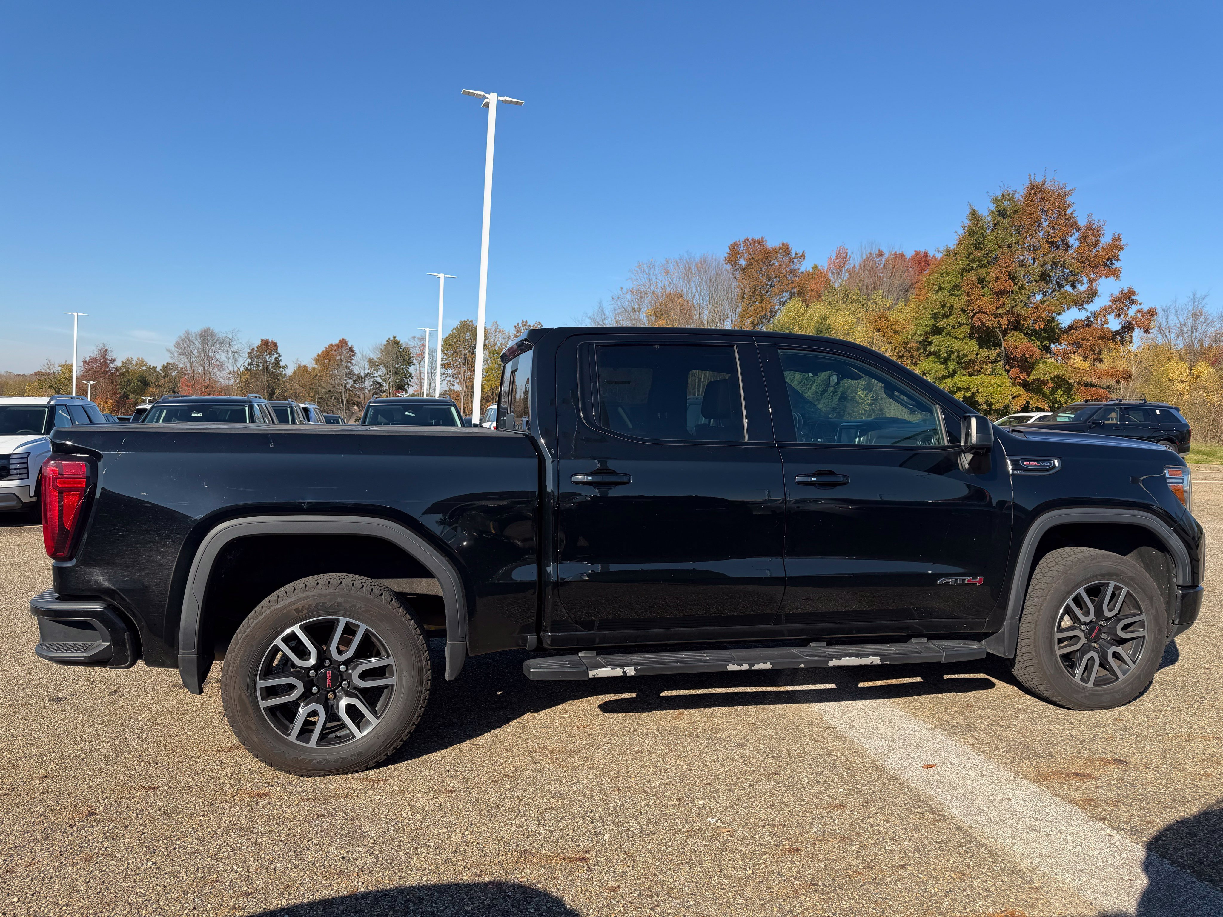 Used 2020 GMC Sierra 1500 AT4 w/ AT4 Premium Package AWD/4WD image 4