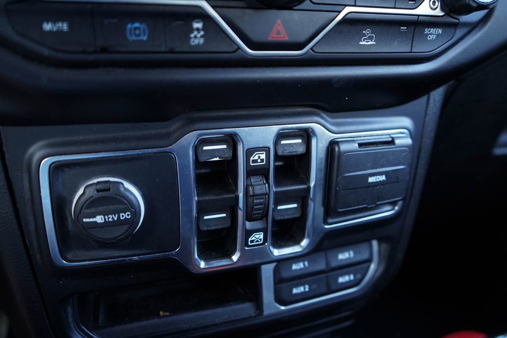 Used 2022 Jeep Wrangler Unlimited Sahara w/ Cold Weather Group image 30