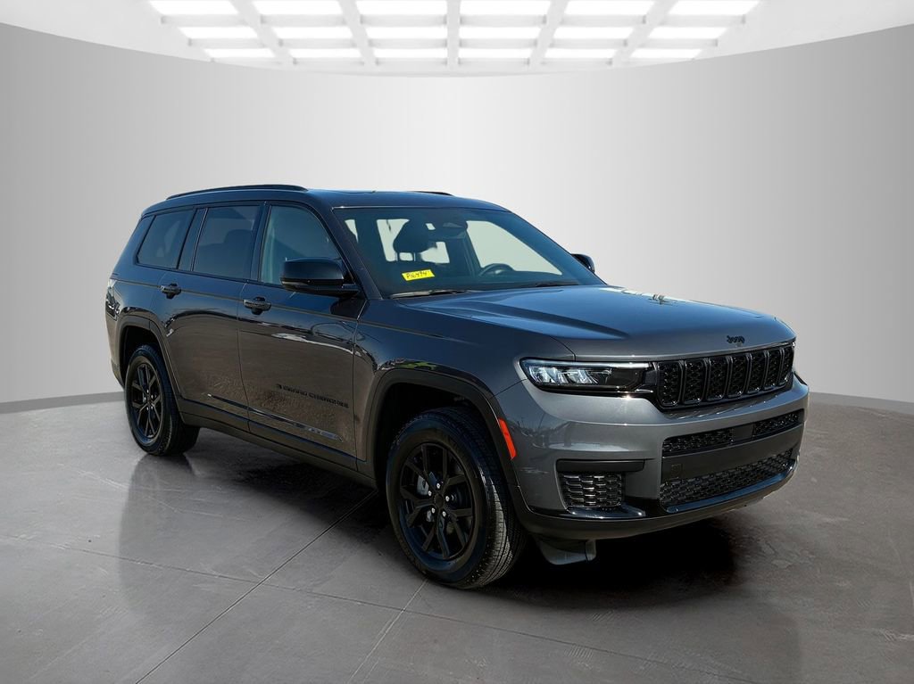Used 2024 Jeep Grand Cherokee L Altitude image 3