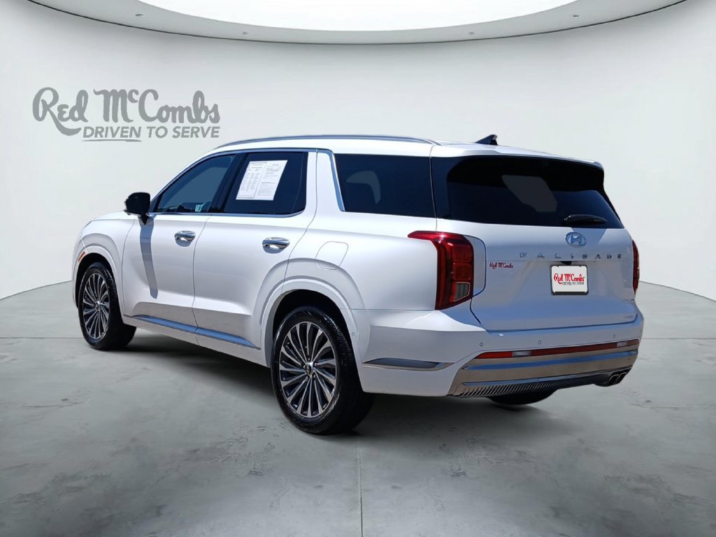 Used 2025 Hyundai Palisade Calligraphy FWD image 3