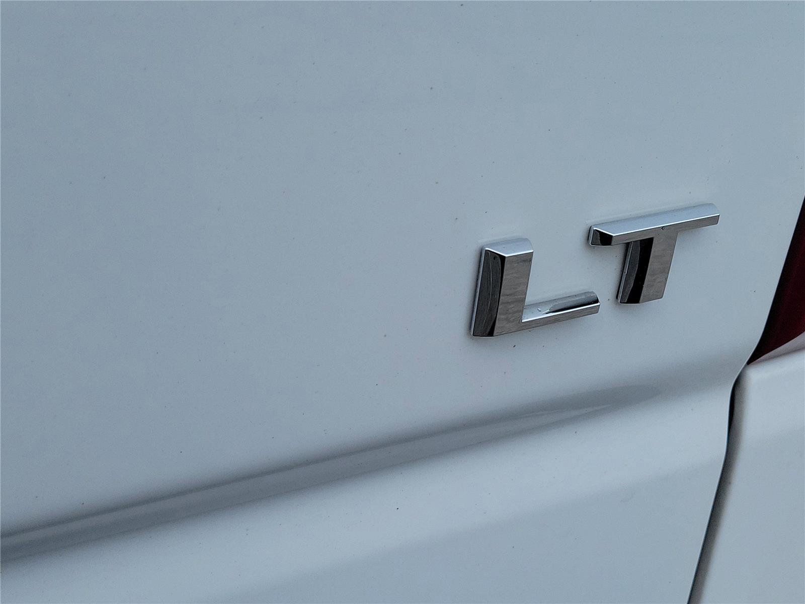 Used 2023 Chevrolet Silverado 1500 LT AWD/4WD image 7