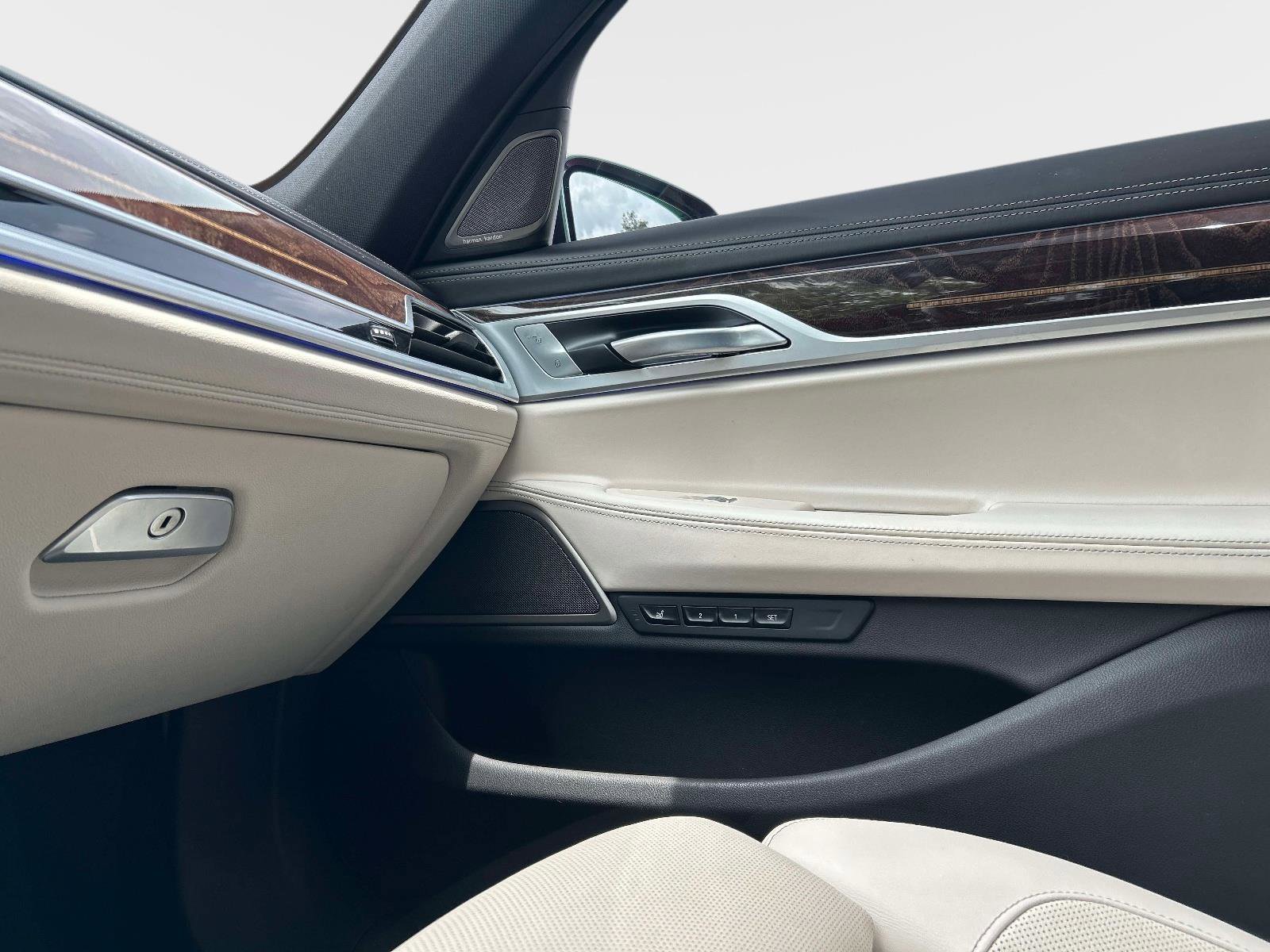 Used 2021 BMW 740i w/ M Sport Package RWD image 19