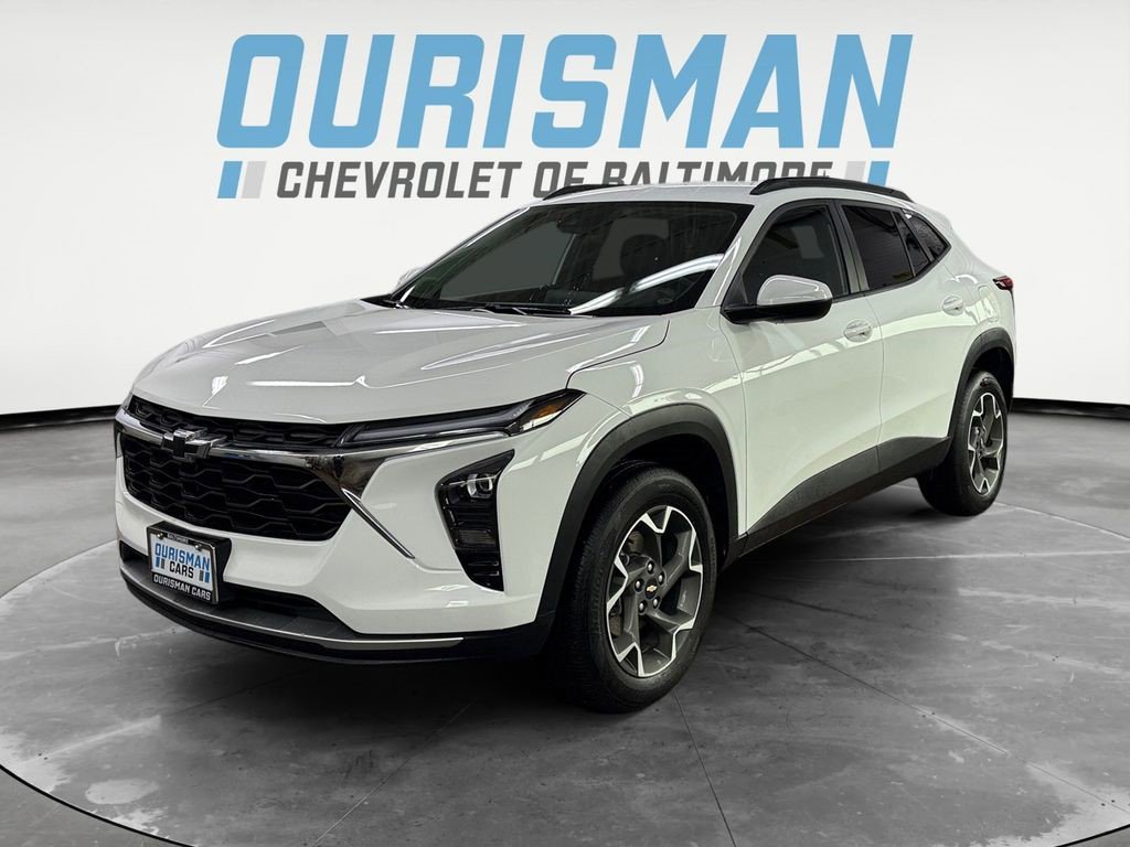 Certified 2025 Chevrolet Trax LT w/ Driver Confidence Package FWD image 2