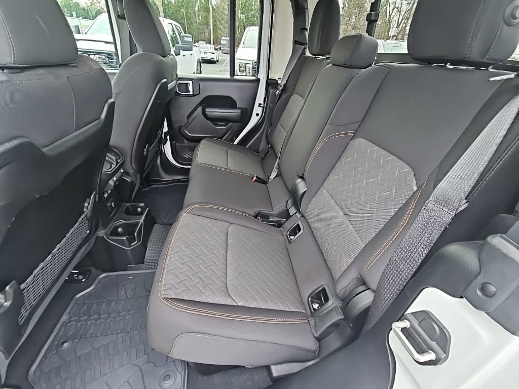 Used 2024 Jeep Gladiator Mojave w/ Safety Group AWD/4WD image 16