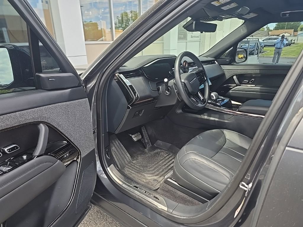 Used 2025 Land Rover Range Rover Sport Dynamic SE AWD/4WD image 10