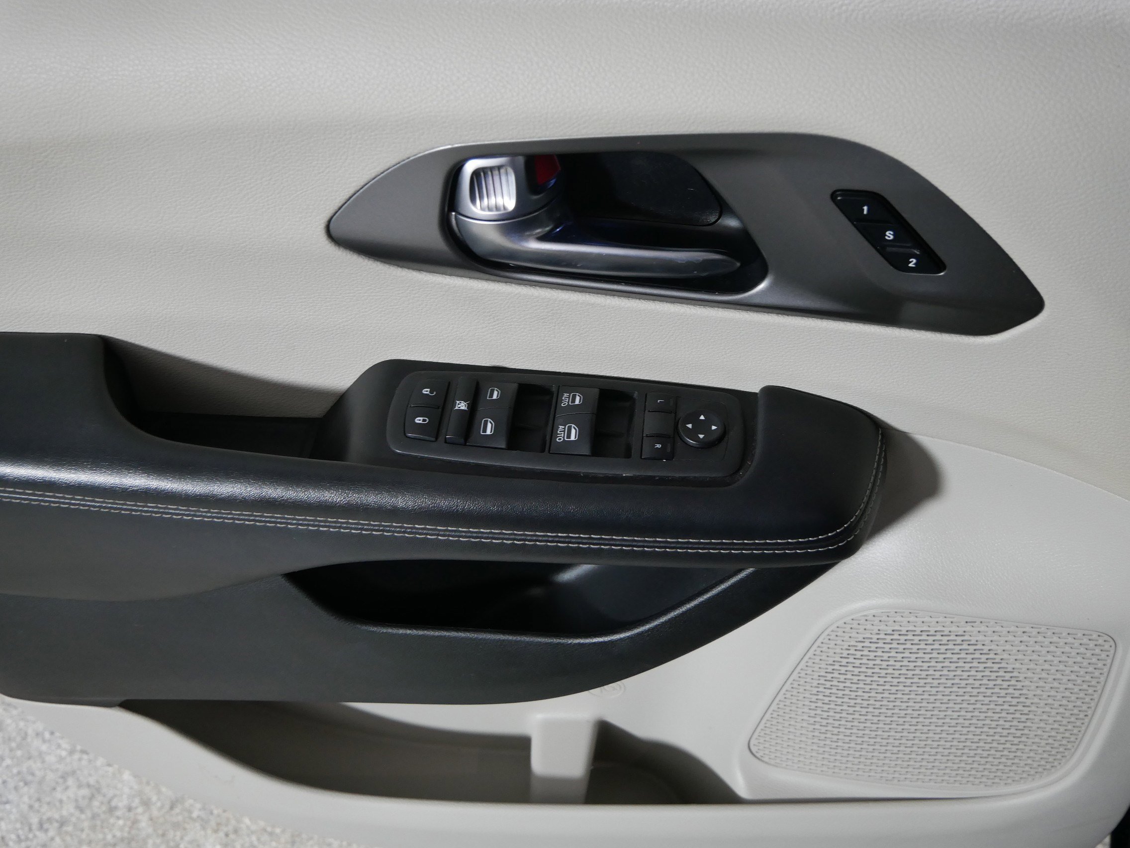 Used 2022 Chrysler Pacifica Touring-L image 19