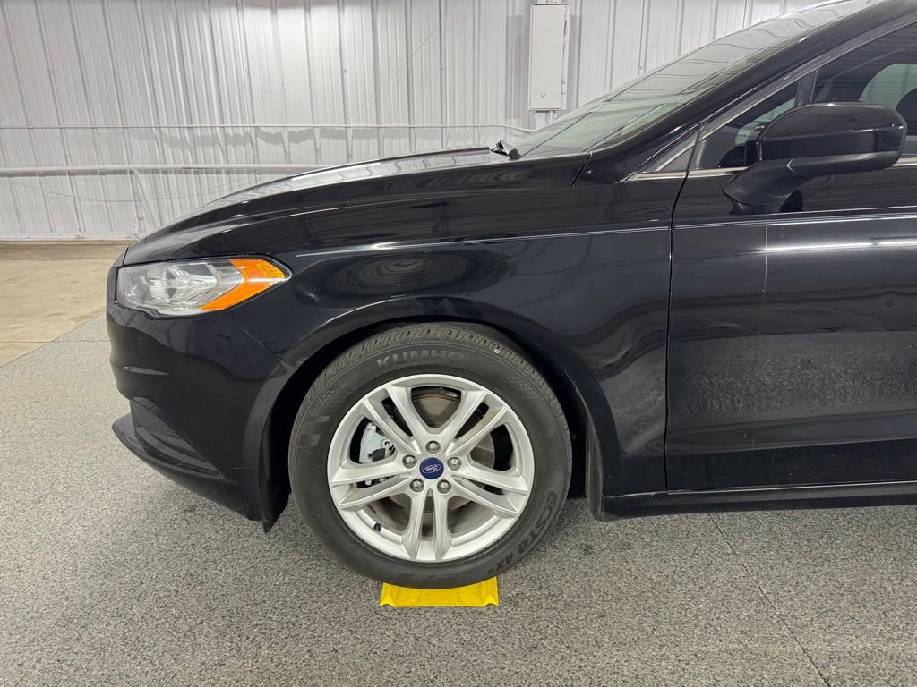 Used 2018 Ford Fusion SE w/ Fusion SE Technology Package FWD image 20
