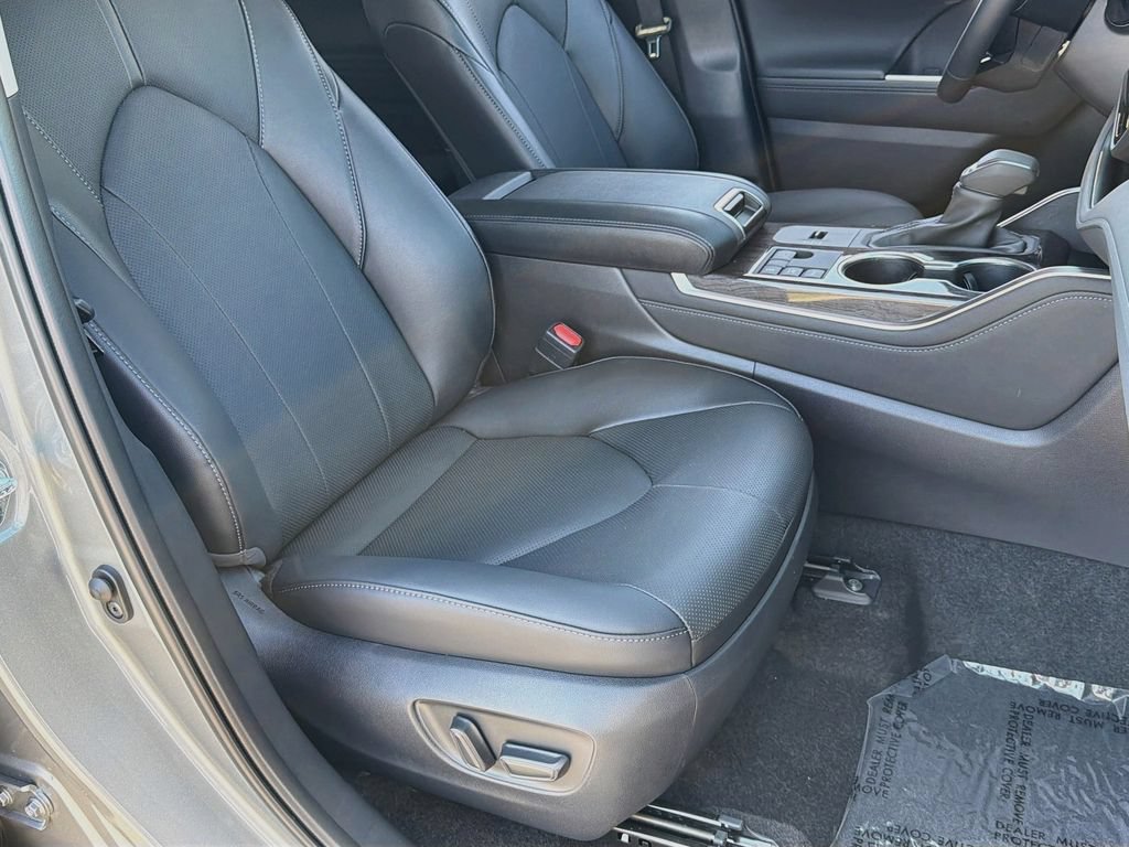 Used 2026 Toyota Highlander Limited AWD/4WD image 17