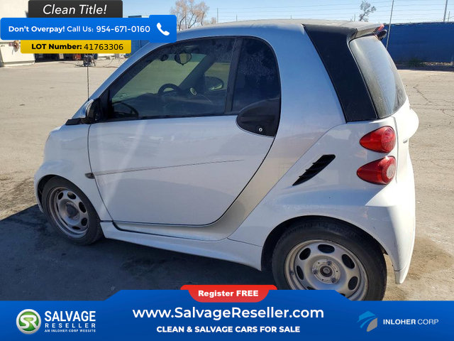 Used 2015 smart fortwo passion RWD image 3