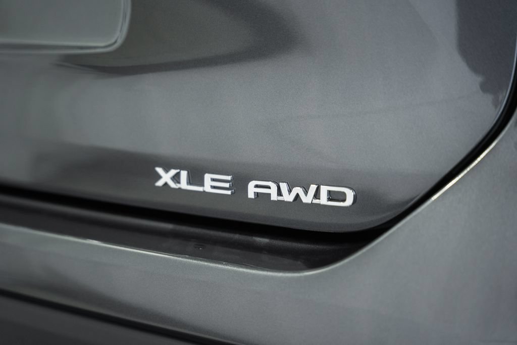 Used 2025 Toyota Highlander XLE AWD/4WD image 7