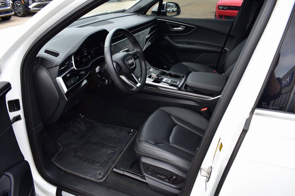 Used 2025 Audi Q7 3.0T Premium Plus image 16