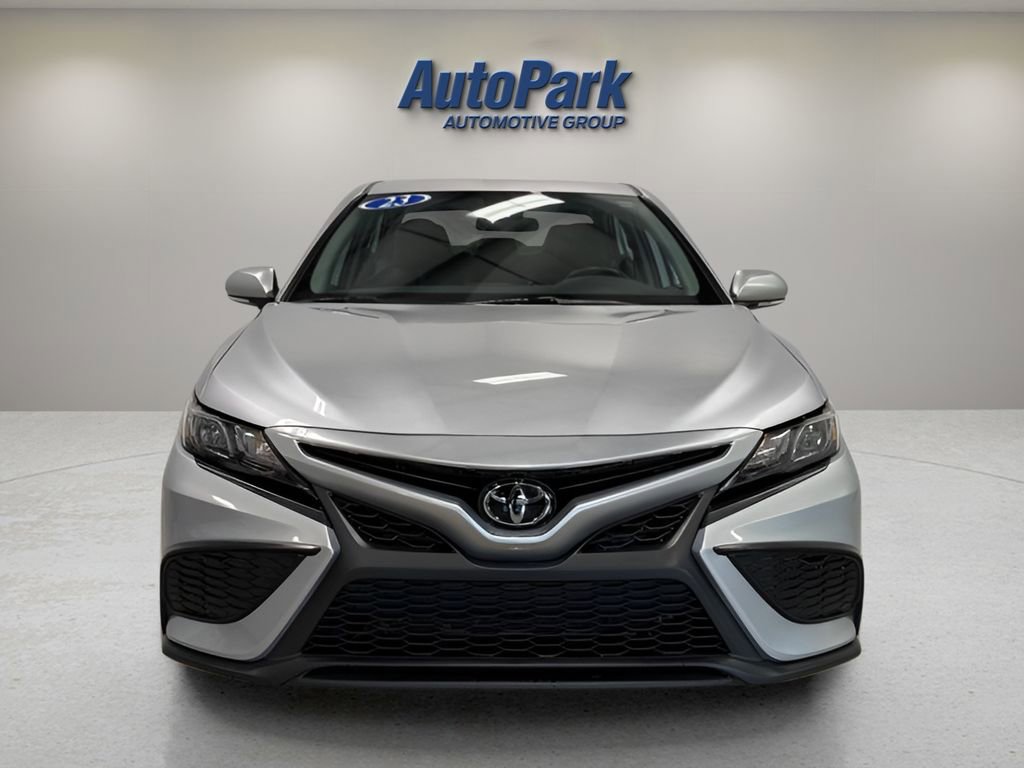Used 2023 Toyota Camry SE image 2