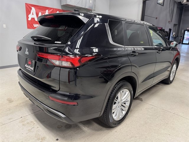 Used 2023 Mitsubishi Outlander ES AWD/4WD image 7