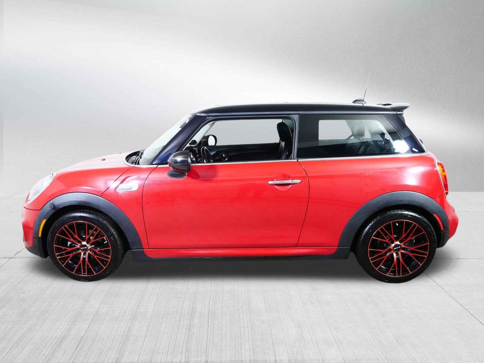 Used 2015 MINI Cooper 2-Door Hardtop image 4