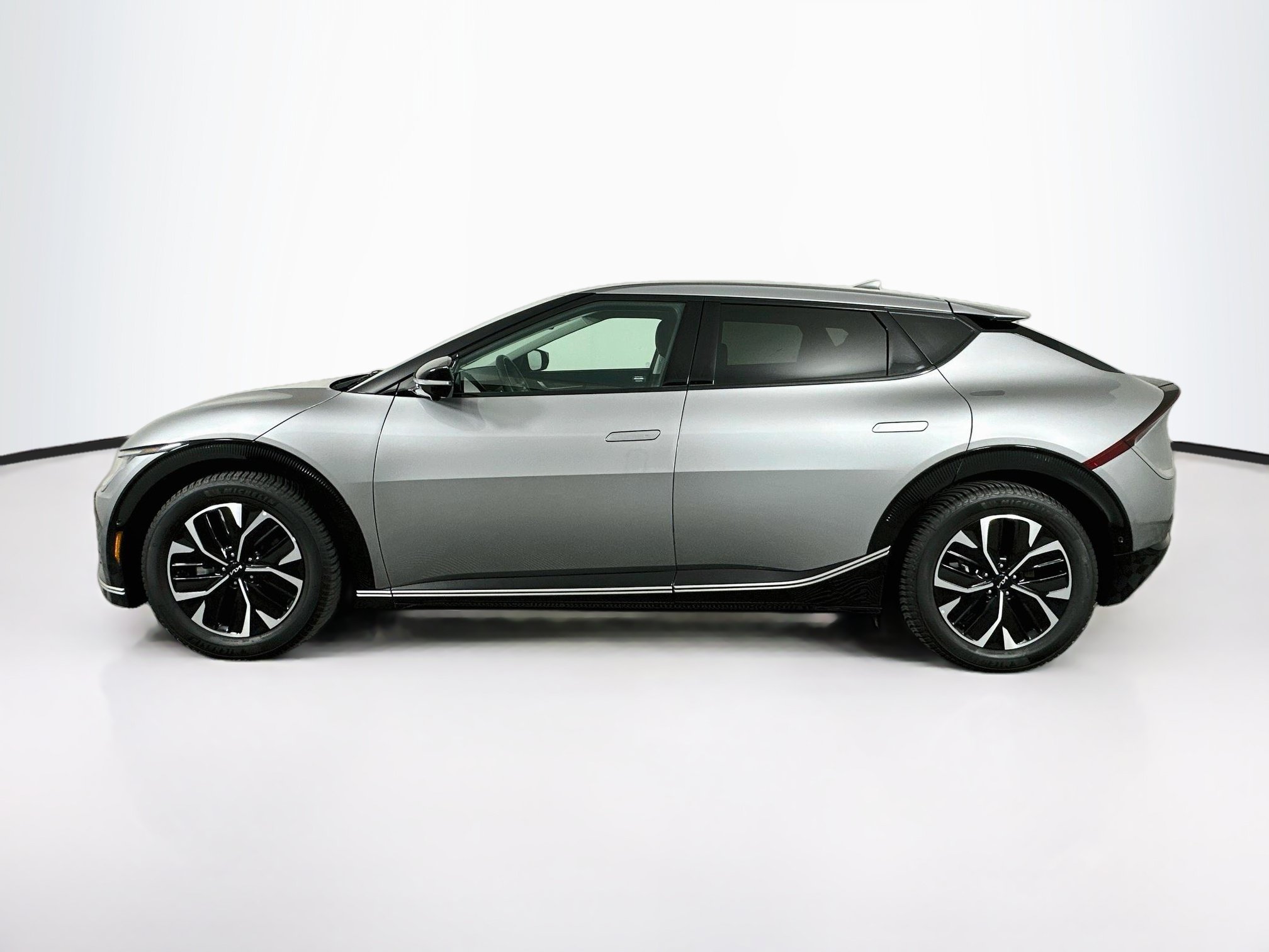 Used 2024 Kia EV6 Wind w/ Wind Technology Package AWD/4WD image 4