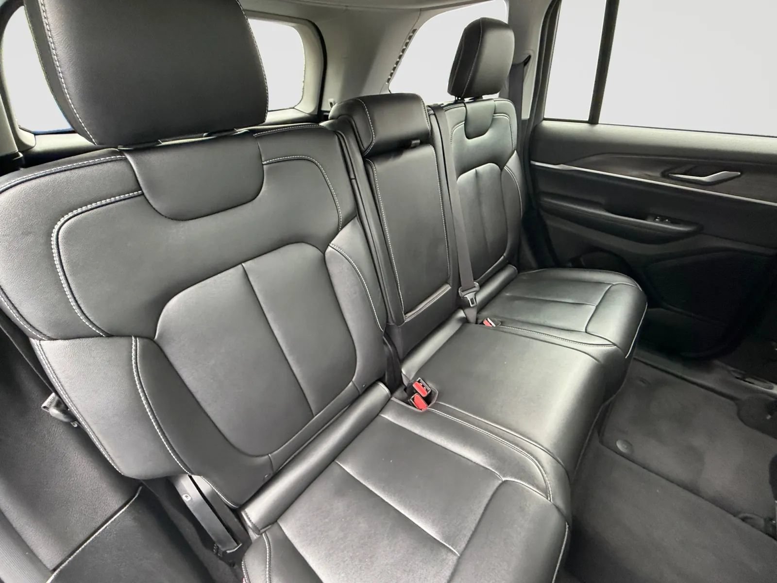 Used 2023 Jeep Grand Cherokee Limited AWD/4WD image 18