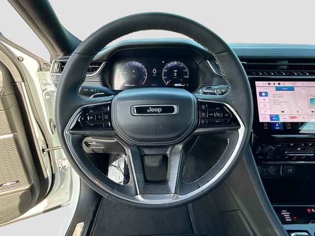 Used 2025 Jeep Grand Cherokee Overland AWD/4WD image 12