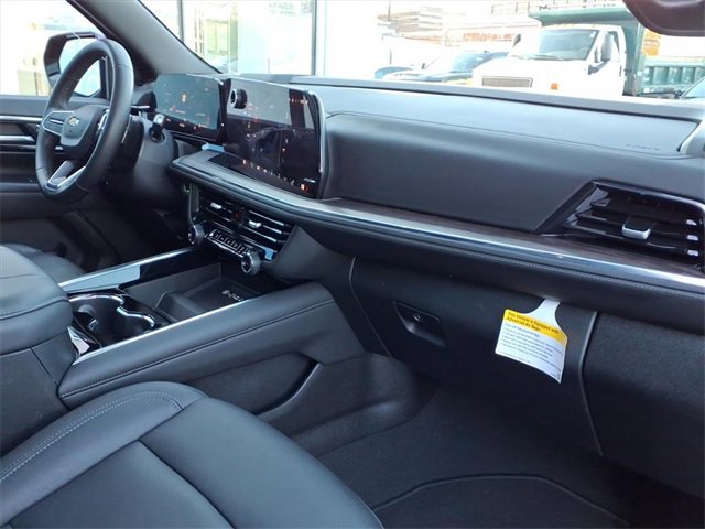 Used 2025 Chevrolet Suburban LT w/ Sun And Tow Package image 20