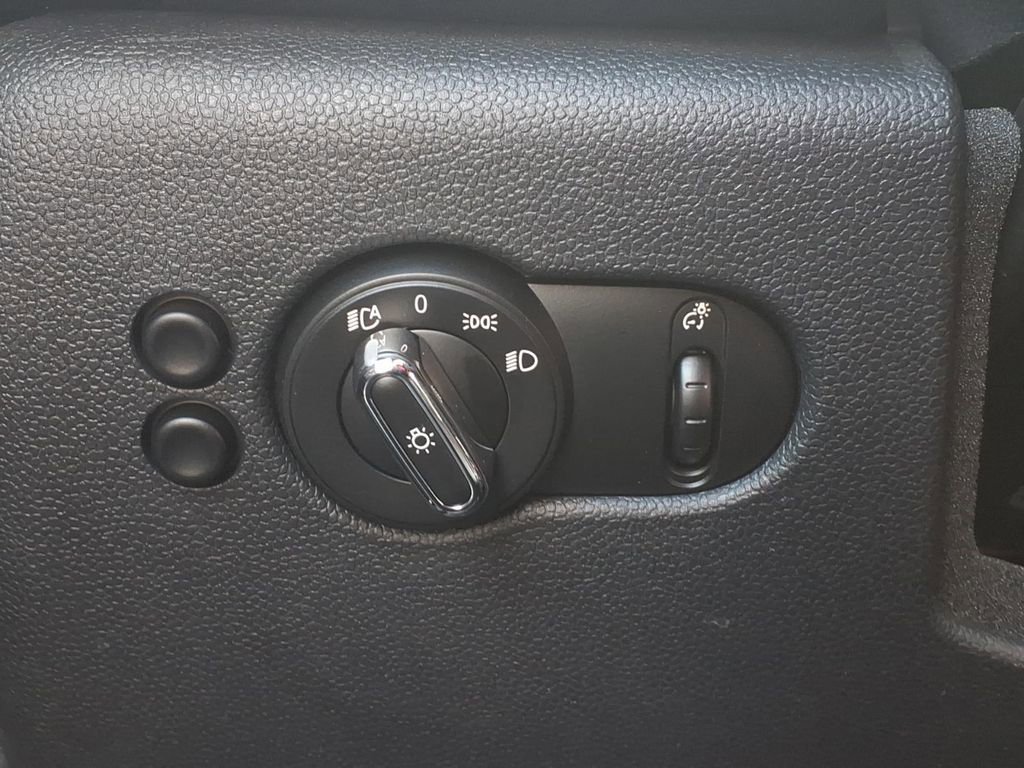Used 2019 MINI Cooper 2-Door Hardtop w/ Signature Upholstery Package FWD image 21