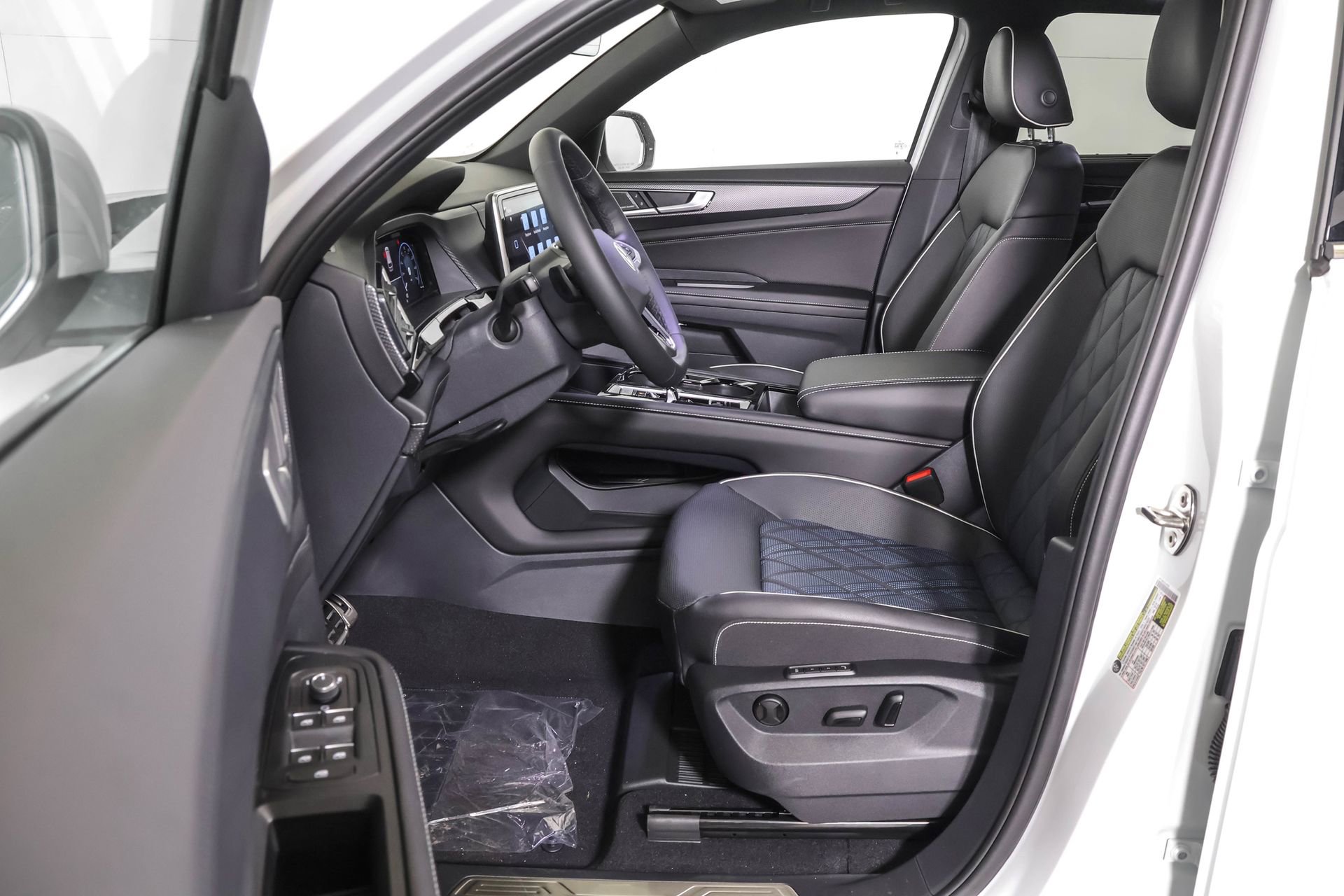 New 2026 Volkswagen Atlas Cross Sport SEL Premium R-Line image 5